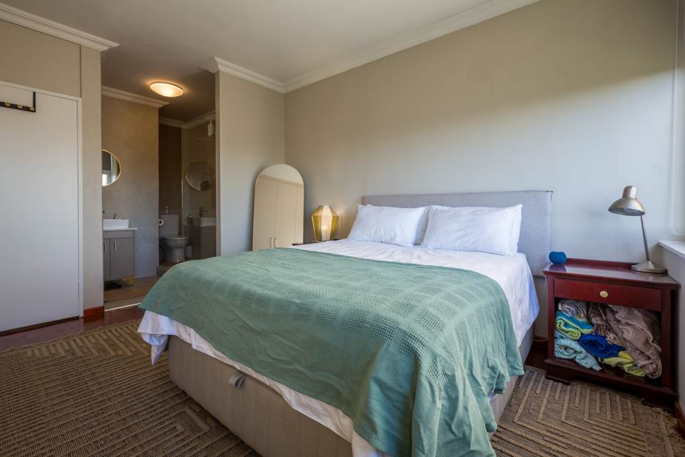 Second bedroom with en-suite
