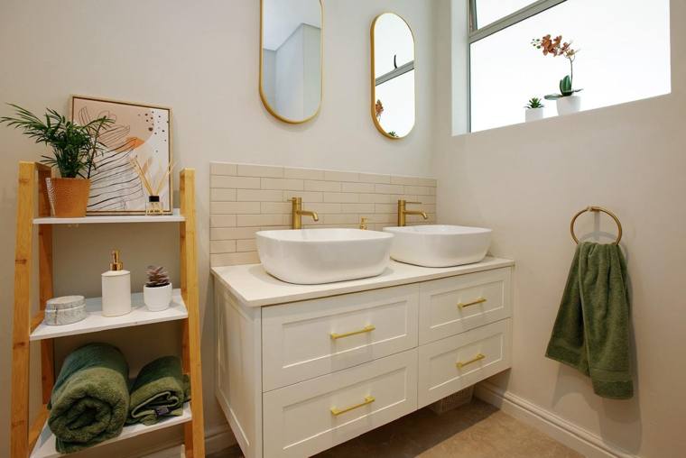 Double vanity bathroom