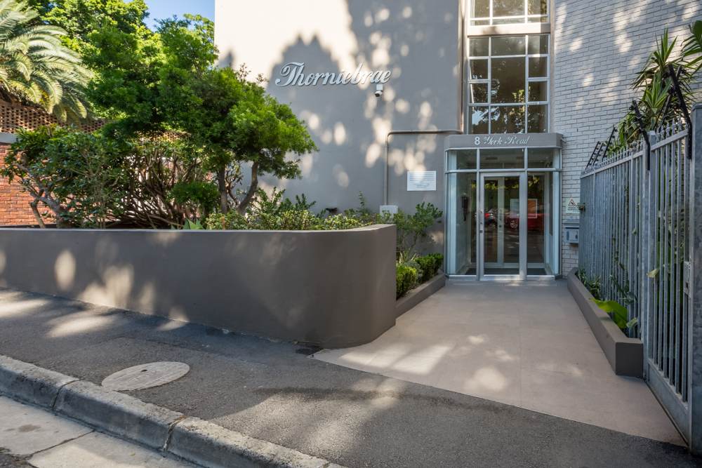 Thorniebrae entrance, 8 York Road